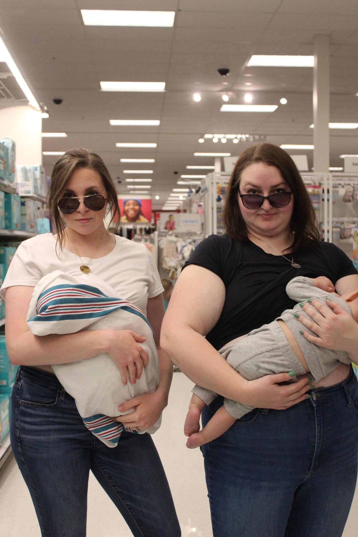 The Mama's Mate™ Breastfeeding Shirt Clip