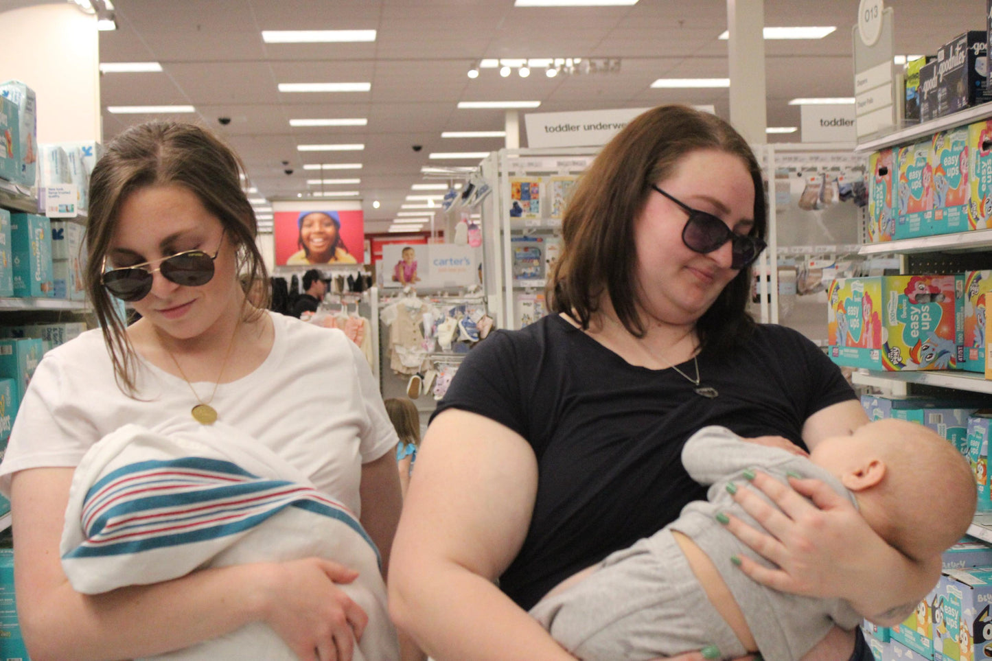 The Mama's Mate™ Breastfeeding Shirt Clip